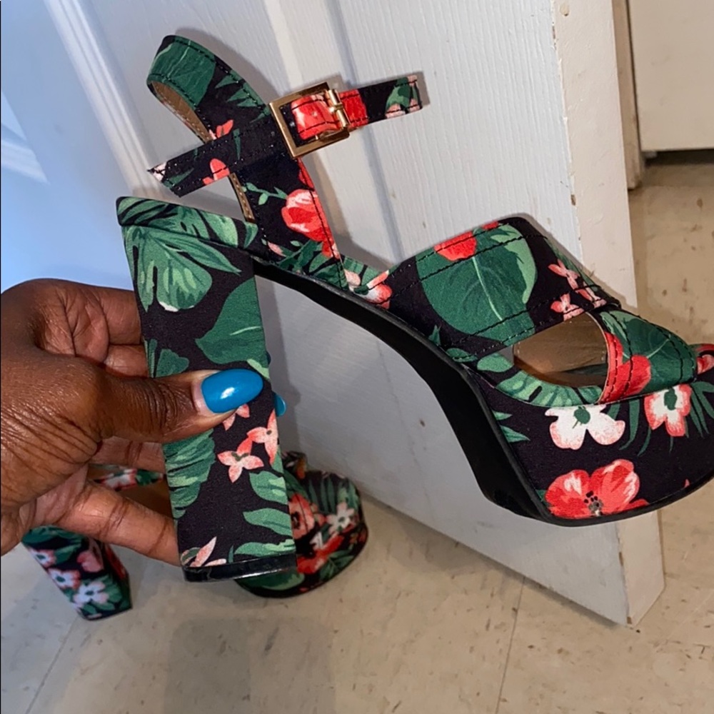 Platform flower pattern heels - Picture 2 of 3